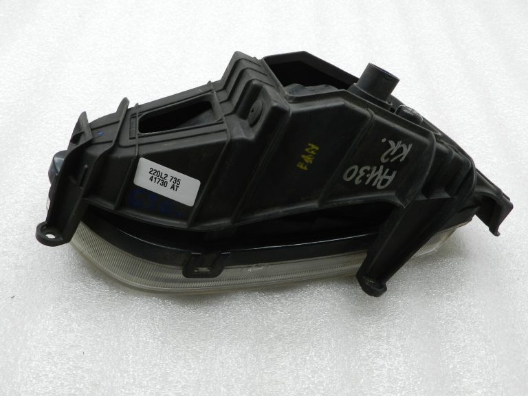 Hyundai i800 Style kreisais miglas lukturis 92201-4H000