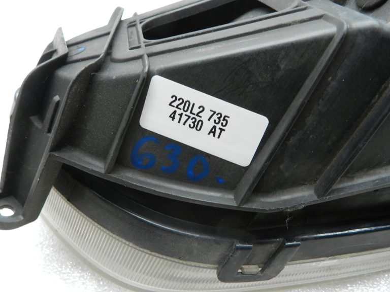Hyundai i800 Style kreisais miglas lukturis 92201-4H000