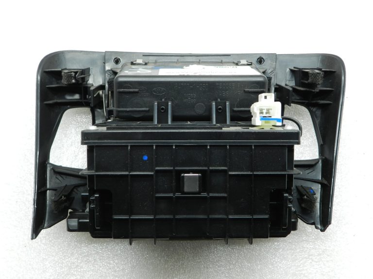 KIA Ceed oriģinālais instrumentu paneļa glabāšanas nodalījums