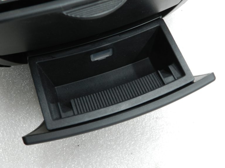 KIA Ceed oriģinālais instrumentu paneļa glabāšanas nodalījums