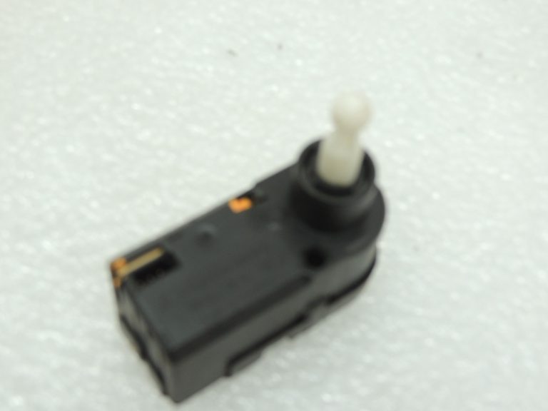 Priekšējo lukturu LWR priekšējo lukturu izlīdzināšanas servomotors Bosch 0307853303