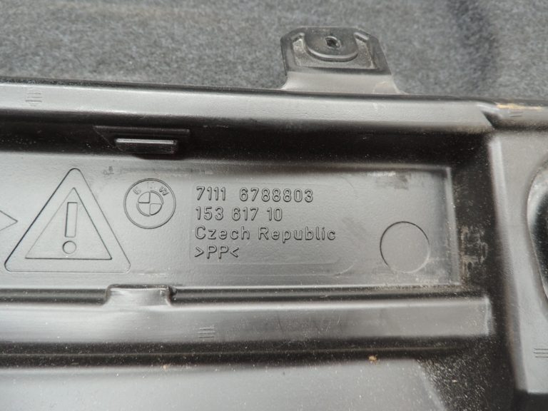 BMW 5. sērijas F10 F18 bagāžnieka vāka pārsegs melns 51497204372