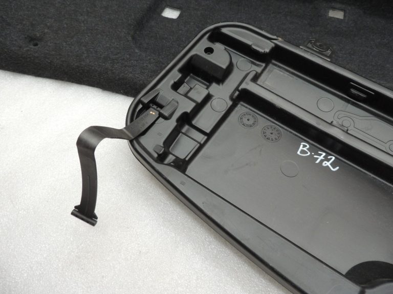 BMW 5. sērijas F10 F18 bagāžnieka vāka pārsegs melns 51497204372