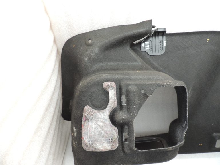BMW 5. sērijas F10 F18 bagāžnieka sānu paneļi labajā pusē 51479163194 9163194