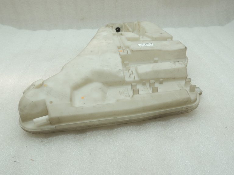 Oriģinālā BMW F07 F10 F18 Mazgāšanas ūdens tvertne Ūdens tvertne 61667269668