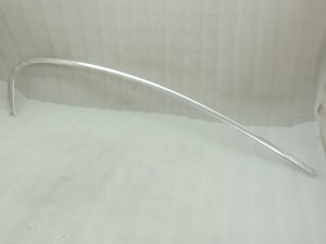 Oriģinālā BMW 5. sērijas F10 aizmugurējā labā durvju līstes augšējā hroma daļa 51357182300 7182300