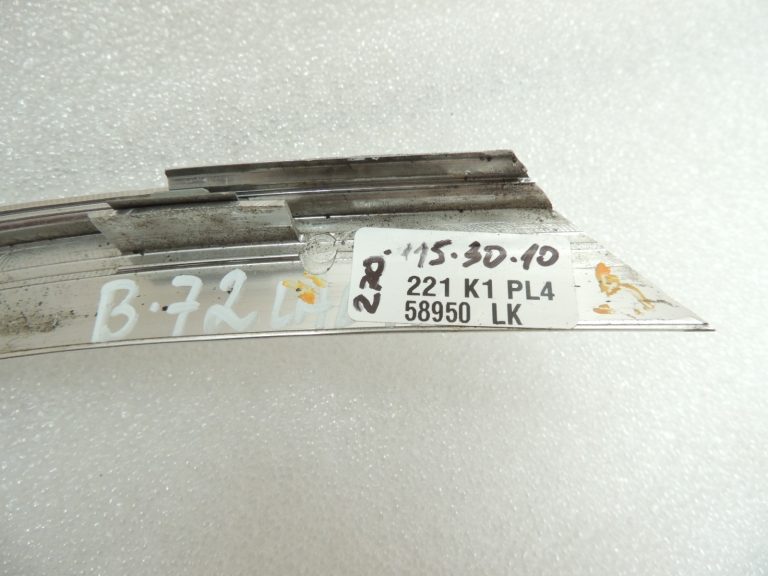 Oriģinālā BMW 5. sērijas F10 aizmugurējā labā durvju līstes augšējā hroma daļa 51357182300 7182300