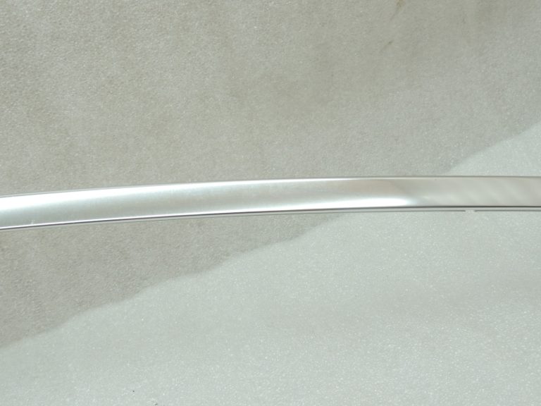 Oriģinālā BMW 5. sērijas F10 aizmugurējā labā durvju līstes augšējā hroma daļa 51357182300 7182300