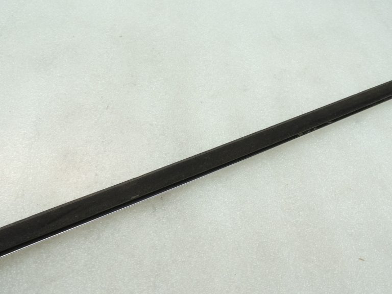 Oriģinālā BMW 5. sērijas F10 F11 F18 durvju līstes priekšējā labā loga līstes 51337182276