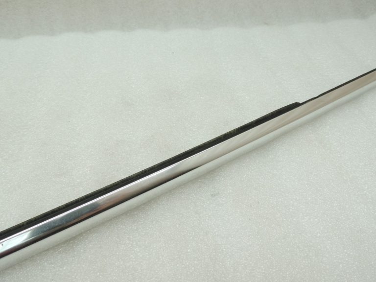 Oriģinālā BMW 5. sērijas F10 F11 F18 durvju līstes priekšējā labā loga līstes 51337182276