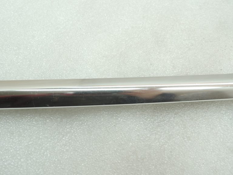 Oriģinālā BMW 5. sērijas F10 durvju līstes aizmugurējā labā loga līstes 51357182292 7182292