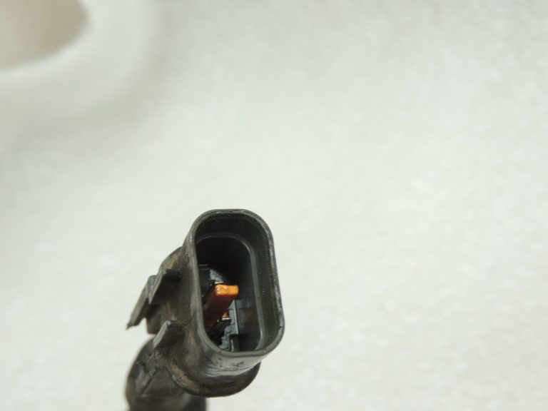 Mitsubishi L200 K74T 2.5TD aizmugurējās ass LSD sensors MB664396