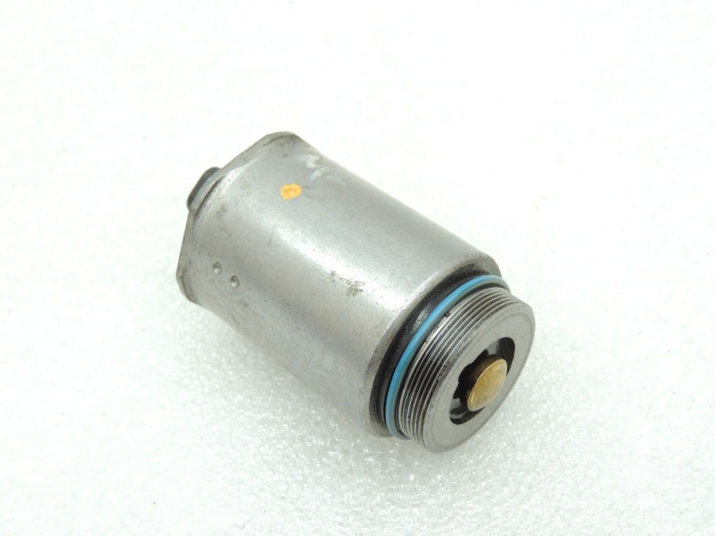 Mercedes Benz eļļas spiediena slēdža elektromagnētiskais vārsts A6511800115 eļļas spiediena vārsts A6511800115
