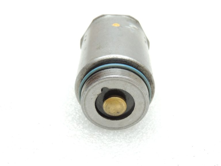 Mercedes Benz eļļas spiediena slēdža elektromagnētiskais vārsts A6511800115 eļļas spiediena vārsts A6511800115