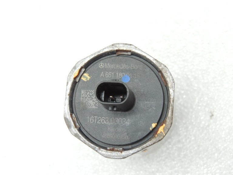 Mercedes Benz eļļas spiediena slēdža elektromagnētiskais vārsts A6511800115 eļļas spiediena vārsts A6511800115