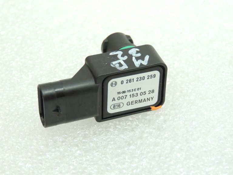 Mercedes W205 C63 AMG M117 ieplūdes kolektora spiediena sensors paaugstināta spiediena sensors A0071530528