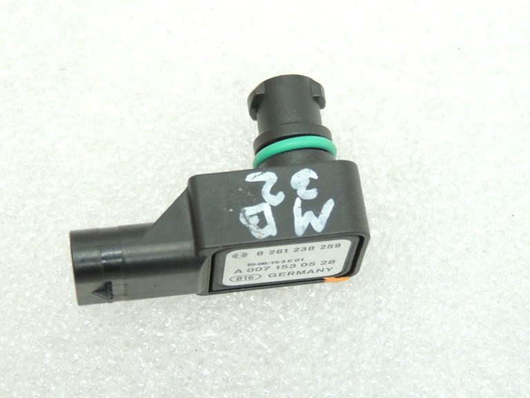 Mercedes W205 C63 AMG M117 ieplūdes kolektora spiediena sensors paaugstināta spiediena sensors A0071530528