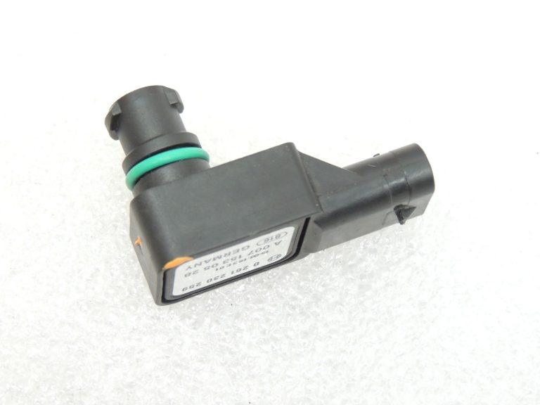 Mercedes W205 C63 AMG M117 ieplūdes kolektora spiediena sensors paaugstināta spiediena sensors A0071530528