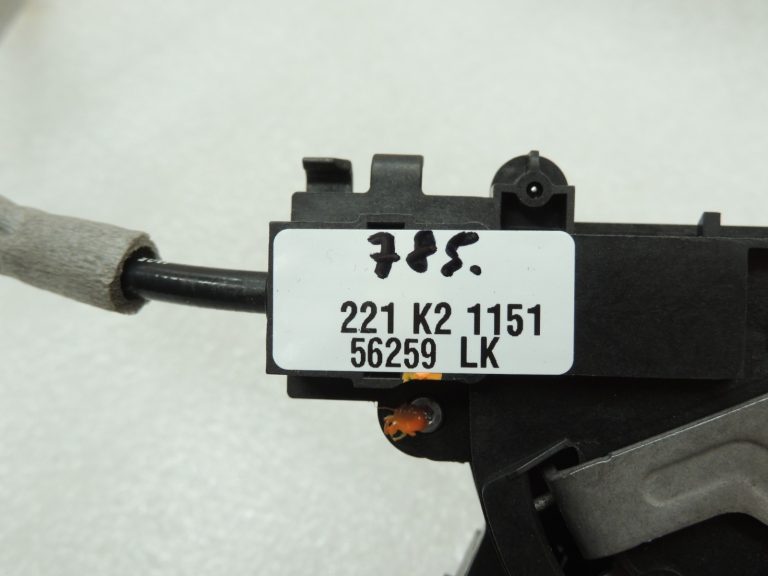 Oriģinālā Mercedes Benz W205 aizmugurējā labā durvju slēdzene A0997309600