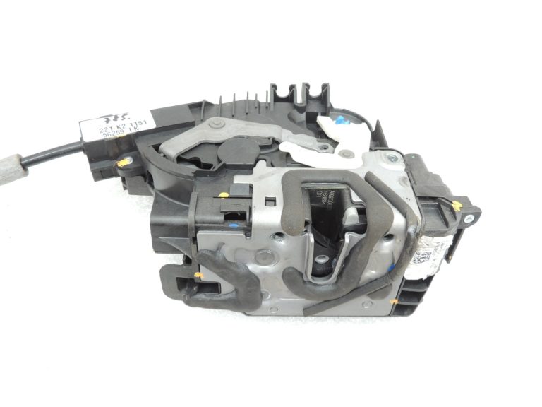 Oriģinālā Mercedes Benz W205 aizmugurējā labā durvju slēdzene A0997309600