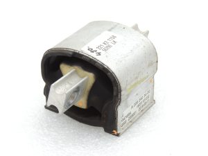 Oriģinālā aprīkojuma Mercedes Benz W205 M651 Automātiskās transmisijas aizmugurējais stiprinājums A2052403400