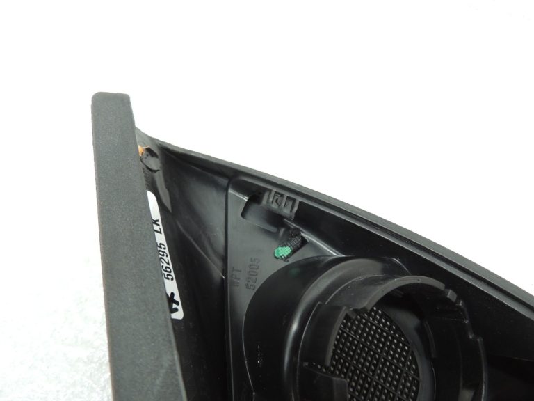 Mercedes Benz W205 durvju augstfrekvences skaļruņa vāks labajā pusē A2057200248