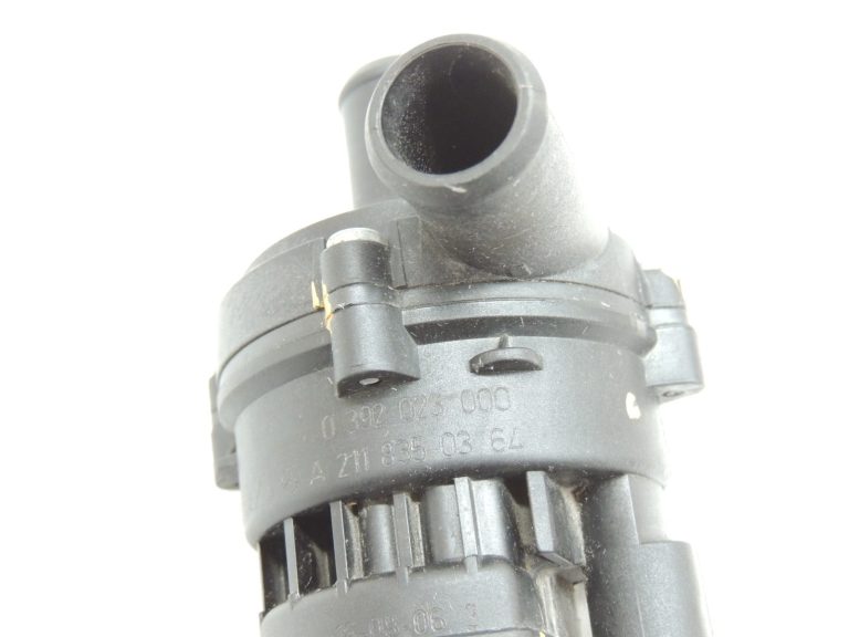 Oriģinālais Mercedes Benz W205 OM651 papildu ūdens sūknis Ūdens sūknis A2118350364