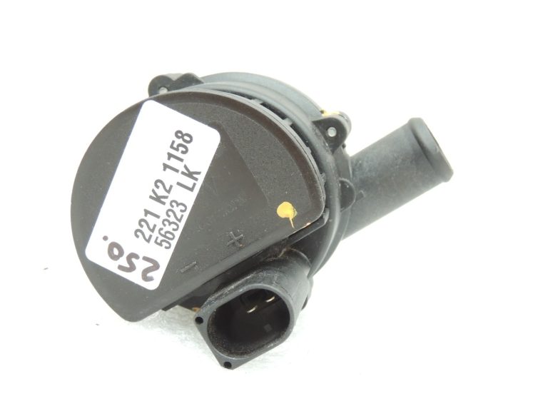Oriģinālais Mercedes Benz W205 OM651 papildu ūdens sūknis Ūdens sūknis A2118350364