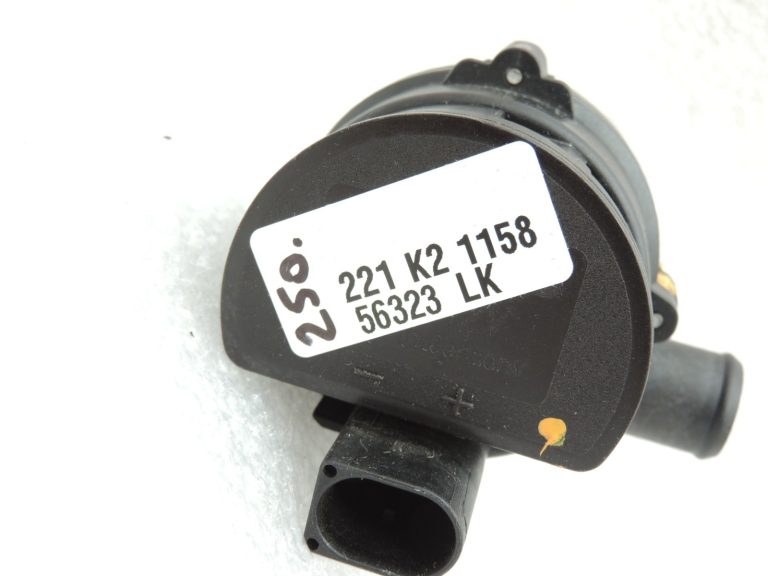 Oriģinālais Mercedes Benz W205 OM651 papildu ūdens sūknis Ūdens sūknis A2118350364