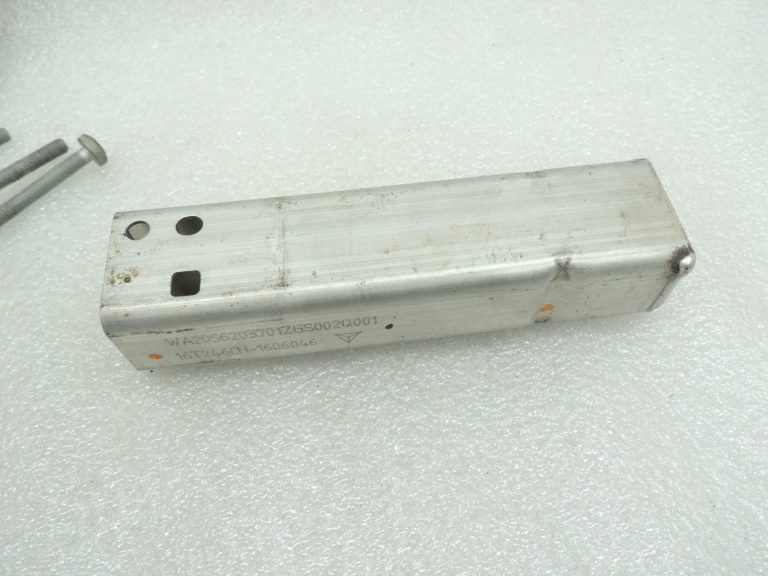 Oriģinālais Mercedes Benz W205 priekšējais kreisais radiatora balsts A2055014120