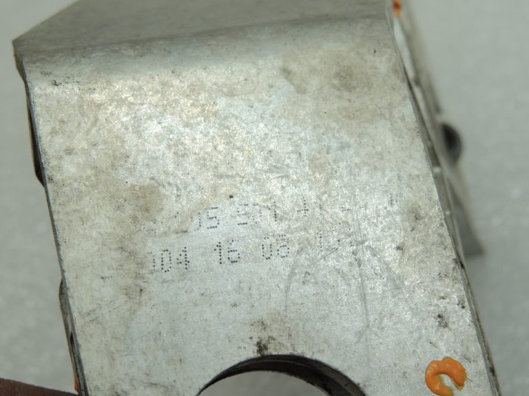 Oriģinālais Mercedes Benz W205 priekšējais kreisais radiatora balsts A2055014120