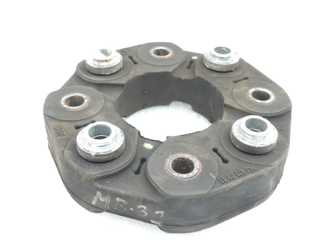 Oriģinālā Mercedes W205 C63 AMG M117 kardāna vārpsta Aizmugurējā locītavas disks 2404110115