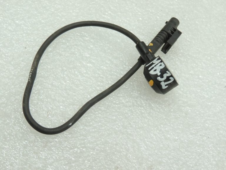 Oriģinālais Mercedes Benz W205 AMG C63 M117 domkrata sensors A0071530428