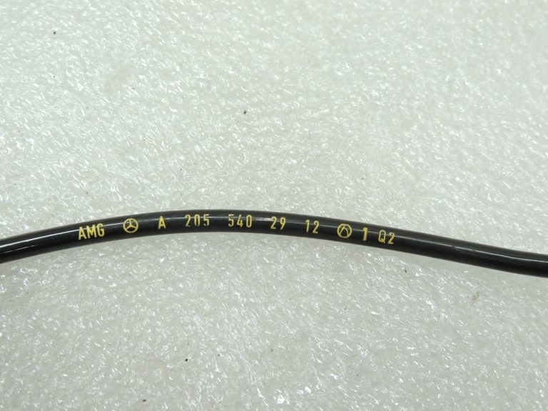 Oriģinālā Mercedes W205 C63 AMG M117 aizmugurējās ass amortizatora elektroinstalācijas instalācija pa labi