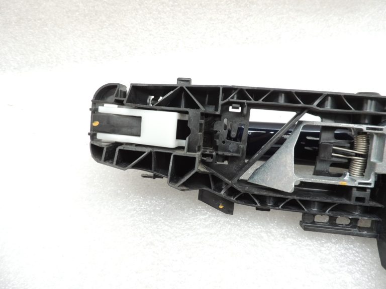 Oriģinālais Mercedes W205 aizmugurējais labās puses ārdurvju rokturis 890U Canvasite Blue A0997601800