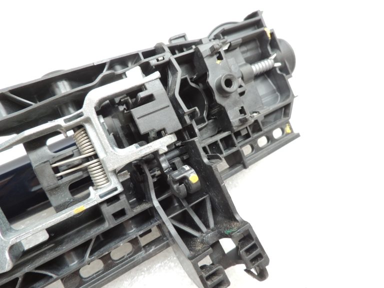 Oriģinālais Mercedes W205 aizmugurējais labās puses ārdurvju rokturis 890U Canvasite Blue A0997601800