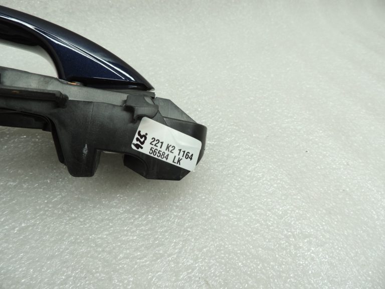 Oriģinālais Mercedes W205 aizmugurējais labās puses ārdurvju rokturis 890U Canvasite Blue A0997601800