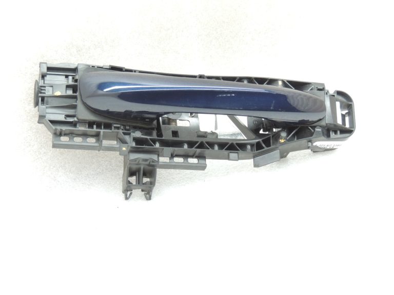Oriģinālais Mercedes W205 aizmugurējais labās puses ārdurvju rokturis 890U Canvasite Blue A0997601800