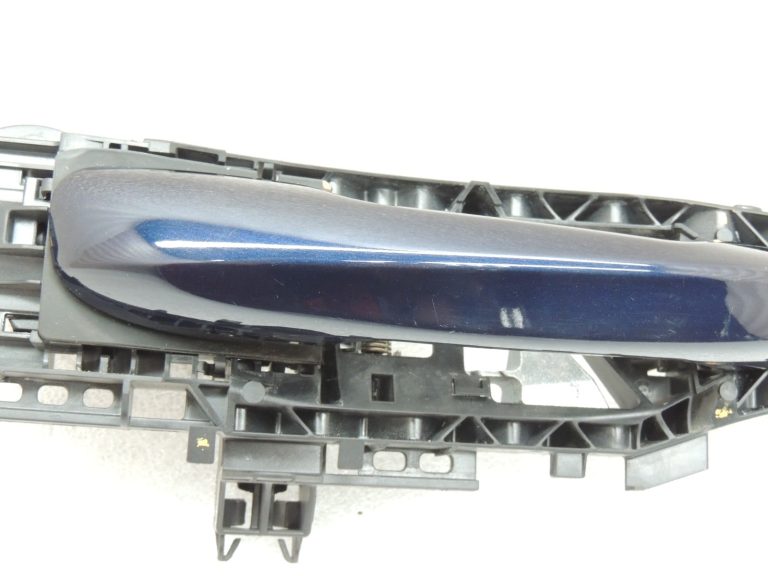 Oriģinālais Mercedes W205 aizmugurējais labās puses ārdurvju rokturis 890U Canvasite Blue A0997601800