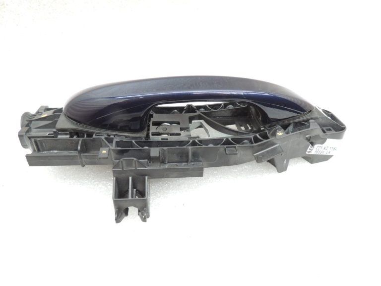 Oriģinālais Mercedes W205 aizmugurējais labās puses ārdurvju rokturis 890U Canvasite Blue A0997601800