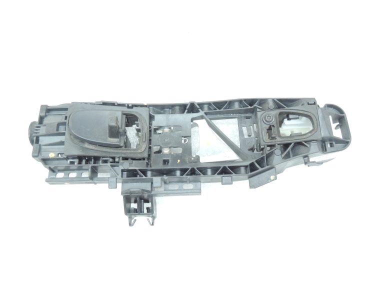 Oriģinālā Mercedes W205 C63 AMG durvju rokturis iekšējais rāmis aizmugurējā labajā pusē A0997602200