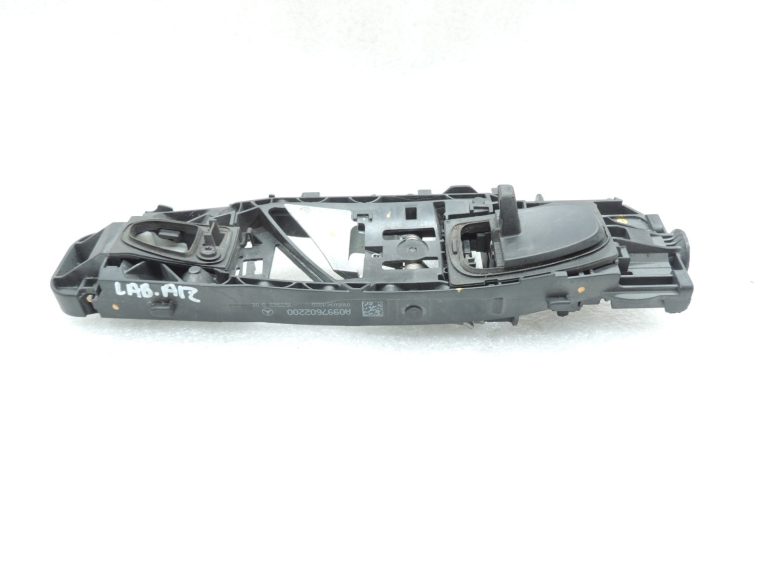 Oriģinālā Mercedes W205 C63 AMG durvju rokturis iekšējais rāmis aizmugurējā labajā pusē A0997602200