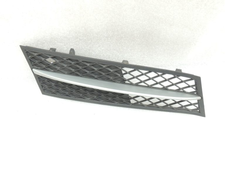 BMW 5. sērijas F10 F11 bampera gaisa ieplūdes režģis labajā pusē 51117200700 51117231860