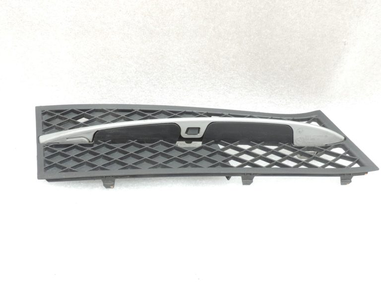 BMW 5. sērijas F10 F11 bampera gaisa ieplūdes režģis labajā pusē 51117200700 51117231860