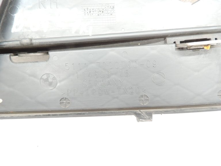 BMW 5. sērijas F10 F11 bampera gaisa ieplūdes režģis labajā pusē 51117200700 51117231860