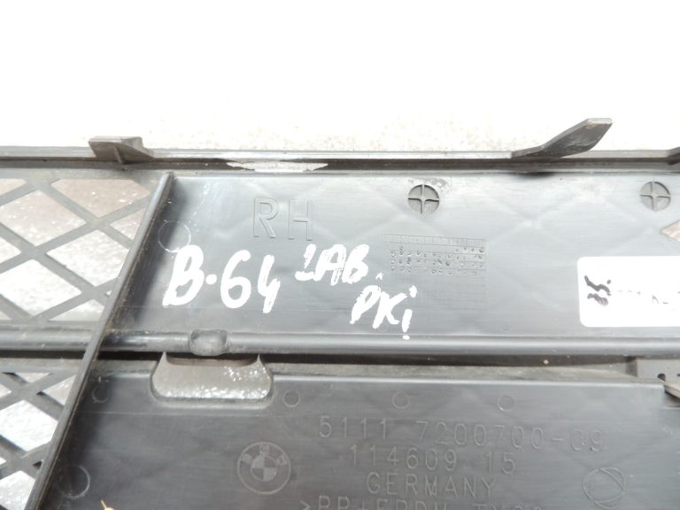 BMW 5. sērijas F10 F11 bampera gaisa ieplūdes režģis labajā pusē 51117200700 51117231860