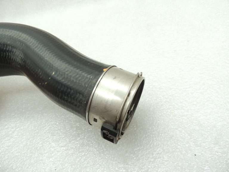 Oriģinālā BMW F07 F10 F11 2.0D N47N N47D20C Uzpildes gaisa šļūtene pa labi 11617810614