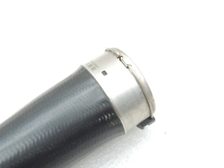 Oriģinālā BMW F07 F10 F11 2.0D N47N N47D20C Uzpildes gaisa šļūtene pa labi 11617810614