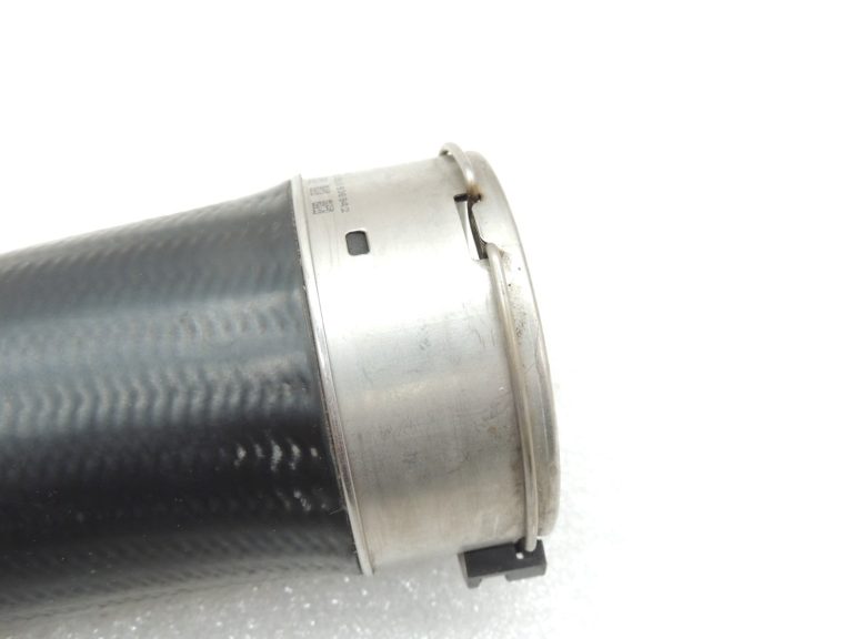 Oriģinālā BMW F07 F10 F11 2.0D N47N N47D20C Uzpildes gaisa šļūtene pa labi 11617810614