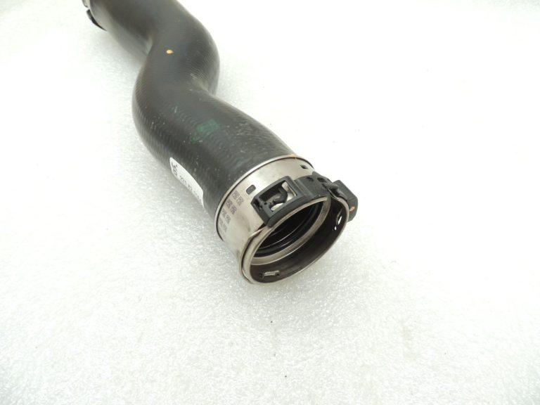 Oriģinālā BMW F07 F10 F11 2.0D N47N N47D20C Uzpildes gaisa šļūtene pa labi 11617810614